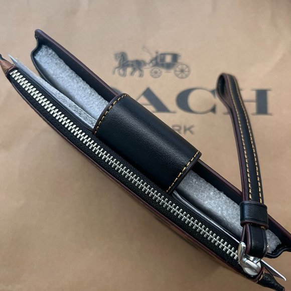 Phone Wallet With Leopard Print And Signature Canvas Interior coach cc869 - Picture 3 of 8